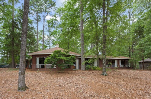 Flowood House | Lake House Retreat - Ski/Fish/Relax on "The Rez" in Brandon, MS