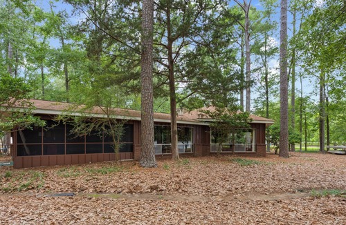 Flowood House | Lake House Retreat - Ski/Fish/Relax on "The Rez" in Brandon, MS