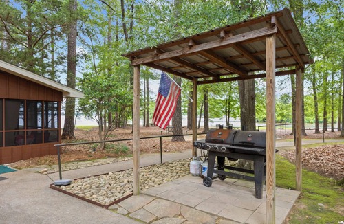 Flowood House | Lake House Retreat - Ski/Fish/Relax on "The Rez" in Brandon, MS