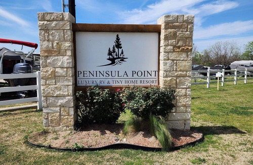 Kerens RV Rental | Lake Life 57 @ Peninsula Point