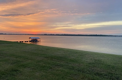 Sondheimer House | Lake life where fishing comes easy!