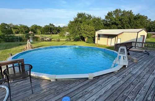 Jewett House | Lake Limestone Hideaway, Charming 3-bedroom house Pool, Hot Tub, WiFi in Jewett