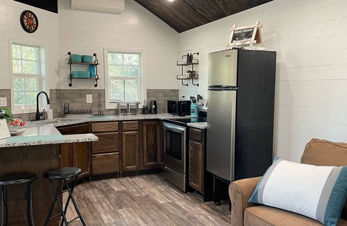 Avinger Cabin | Lake o' the Pines Cozy Cabin