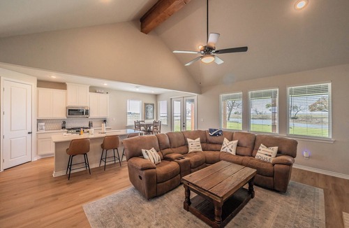 Eureka House | Lake View Dreams- Sunsets, Fishing, Lake Access and More!