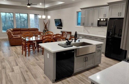 Missouri City House | lakefront 3-bedroom house in gorgeous Missouri City with AC and comfort