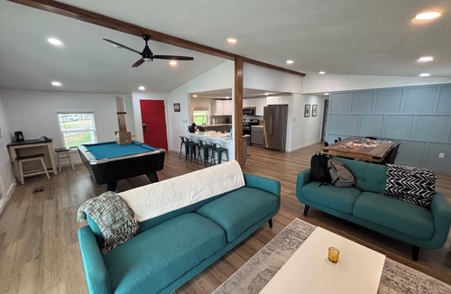 Enchanted Oaks House | Lakefront 3-bedroom house at Cedar Creek Reservoir with amzing views