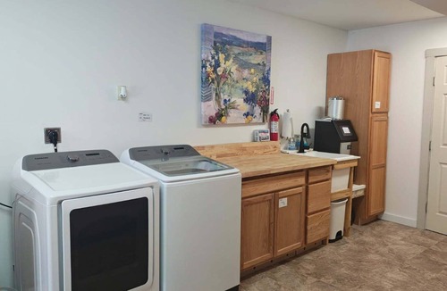 Jones Mills House | Lakefront 3-bedroom Lodge in Hot Springs Arkansas, directly on Lake Catherine!