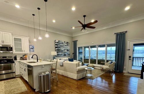 Northport Condo | Lakefront Condo on Lake Tuscaloosa. Perfect for summer fun and football weekends