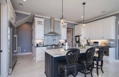 Dogwood House | Lakefront Estate Sleeps 18, Bunk & Game Room & Boat House w/Swim Hole & Kitchen!