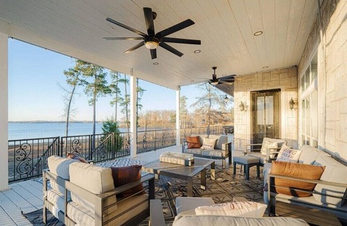 Dogwood House | Lakefront Estate Sleeps 18, Bunk & Game Room & Boat House w/Swim Hole & Kitchen!