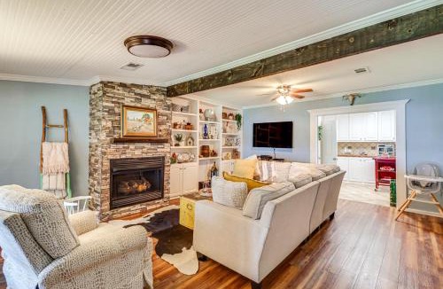 Jonesville House | Lakefront Jonesville Cabin w/Dock + Fire Pit!