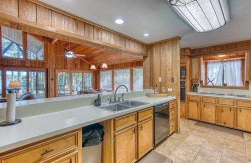South Toledo Bend House | Lakefront-Lake Haus at Indian Creek South Toledo Bend-Fishing, Boating