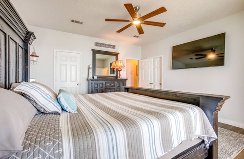 West Livingston House | Lakefront Livingston Vacation Rental w/ Boat Dock!