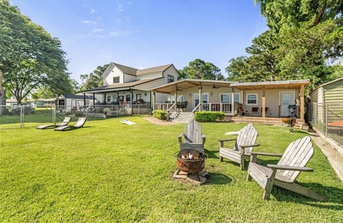 West Livingston House | Lakefront Livingston Retreat w Dock & Fire Pit!