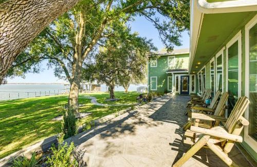 West Livingston House | Lakefront Livingston Vacation Rental w/Boat Dock!