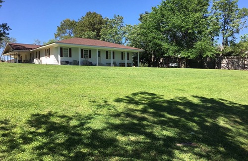 Ferriday House | Lakefront Lodge On Beautiful Lake Concordia