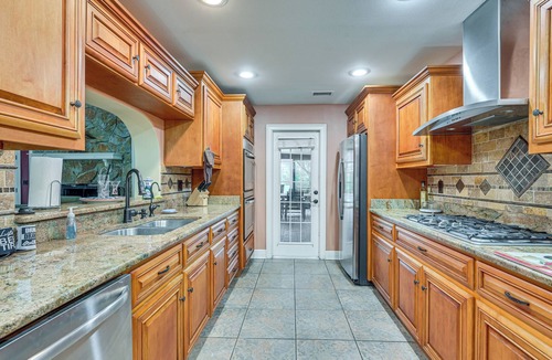 Lutz Cottage | Lakefront Lutz Home w/Hot Tub: 15 Mi to Tampa