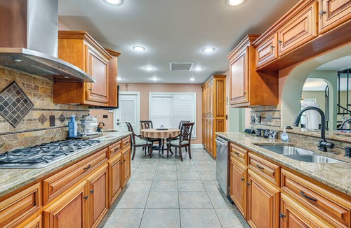 Lutz Cottage | Lakefront Lutz Home w/Hot Tub: 15 Mi to Tampa