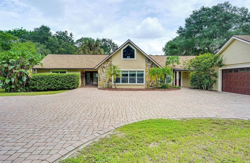 Lutz Cottage | Lakefront Lutz Home w/Hot Tub: 15 Mi to Tampa