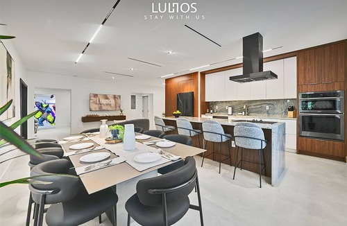 Miami Springs House | Lakefront Lux Home GameRoom, Golf, Court & Kayak