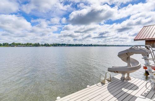 Oscar House | Lakefront Oscar Home w/Game Room + Boat Dock!