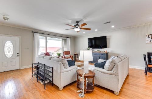 Oscar House | Lakefront Oscar Home w/Game Room + Boat Dock!