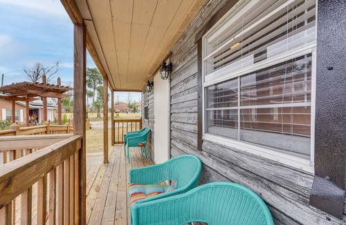 Parker Apartment | Lakefront Panama City Studio w/Hot Tub Access