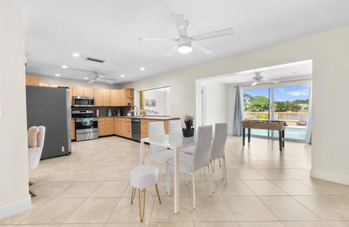 Palm Aire Village West House | Lakefront/private pool/spacious and modern house