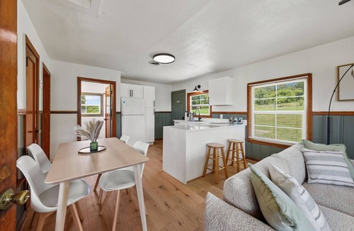 Madill Cabin | Lakefront Retreat | 2 Private Cabins w/Hot Tub & Lake Views- sleeps 10