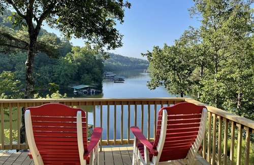 Arley House | Lakefront Smith Lake Retreat - Private Dock, Paddleboards, Sleeps 8