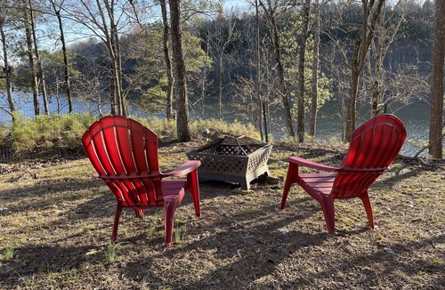 Arley House | Lakefront Smith Lake Retreat - Private Dock, Paddleboards, Sleeps 8