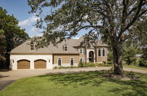 Athens House | Lakehouse Escape | Hot Tub & Fireside Views