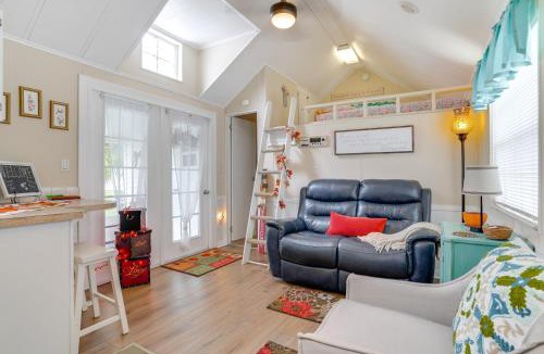 Lakeland House | Lakeland Cottage w/Pool Access + Screened Porch!
