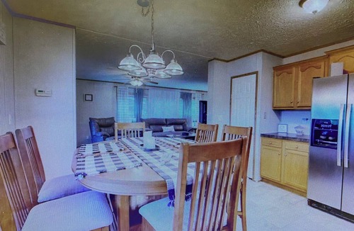 Delta House | Lakeside 2-bedroom house in adorable Delta with cool AC and charm