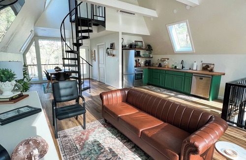 Phil Campbell Cabin | Lakeside 3BR Retreat Surrounded by Woods in Phil Campbell, AL
