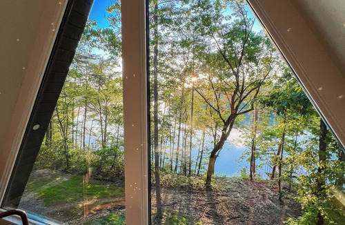 Phil Campbell Cabin | Lakeside 3BR Retreat Surrounded by Woods in Phil Campbell, AL