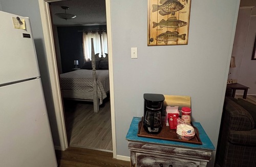 Pelican Cabin | Lakeside cabin: 3-Bed Camp for Unforgettable Memories!