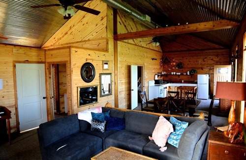 Quinlan House | Lakeside Cabin with Year-round Pool and Spa, 50 Miles from Dallas