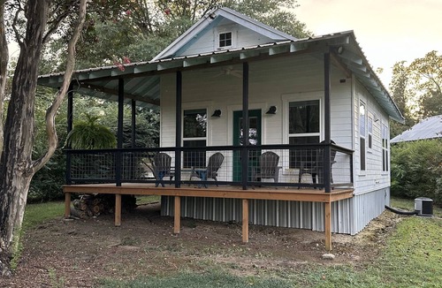Ore City Cottage | Lakeside Cottage - Pool, Hot Tub & Lake Views - Lake O’ the Pines