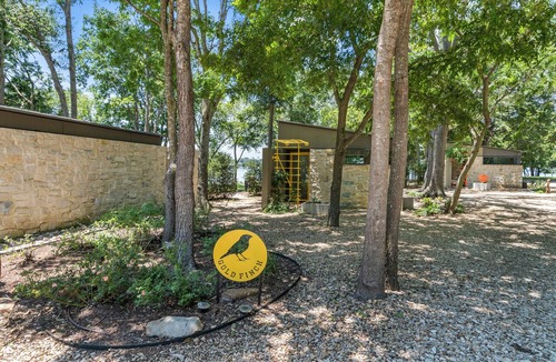 Malakoff Cottage | Lakeside Cottage w/modern amenities, stunning lake views, pickleball court