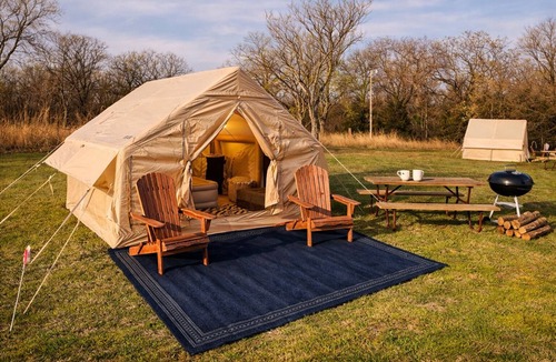 Madill RV Rental | Lakeside Glamping Retreat at Texoma Shores Resort