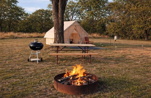 Madill RV Rental | Lakeside Glamping Retreat at Texoma Shores Resort