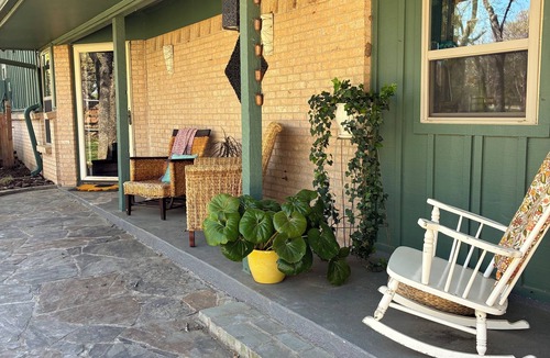 Flower Mound Cottage | Lakeside Greenhouse in Flower Mound w/pool & Trails and Lake Grapevine