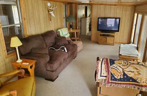 Acme Cabin | Lakeside rental