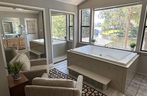 Gladewater House | Lakeside Retreat on Lake Gladewater