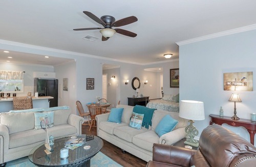 Dadeville Condo | Lakeside View: StillWaters Condo, Lake View, Local Pool, Boat Slip, 1 BDR, 1 BTH