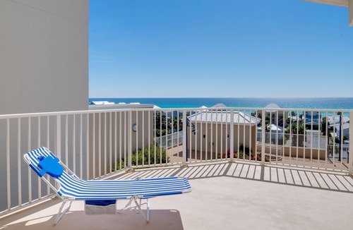 Holiday Beach Hotel | Laketown Wharf By Blueswell