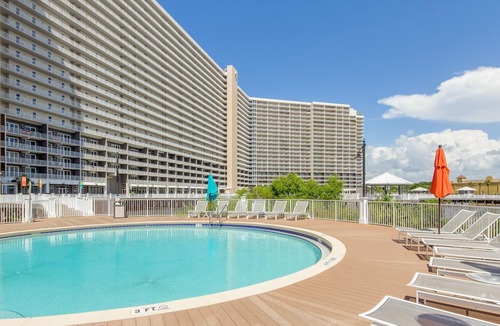 Holiday Beach Hotel | Laketown Wharf By Blueswell