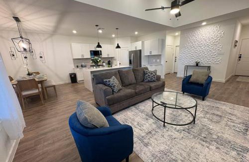 Barrett House | Lakeview 3BR-3BA Dayton Home