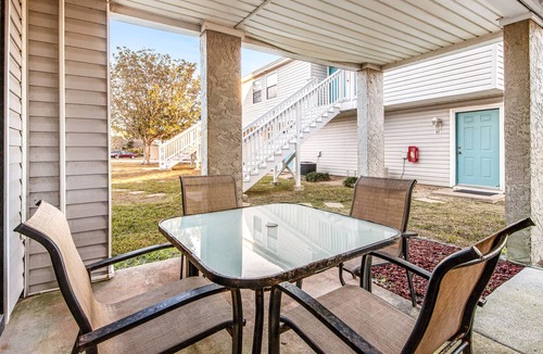 El Centro Beach Apartment | Lakeview Studio w/ Shared Pool, High-Speed WiFi, Central AC, and Furnished Patio